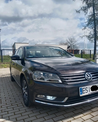 Volkswagen Passat cena 28300 przebieg: 268000, rok produkcji 2011 z Sieradz małe 254